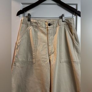 Abercrombie. Denim Gaucho Cropped Pants. Cream. Size Small